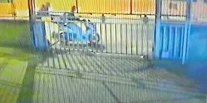 Şişli’de Motosiklet Çalan Hırsızlar Kamerada