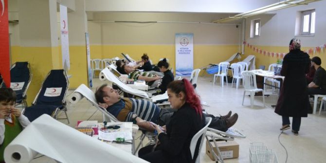 Kızılay’a Kan Bağışı