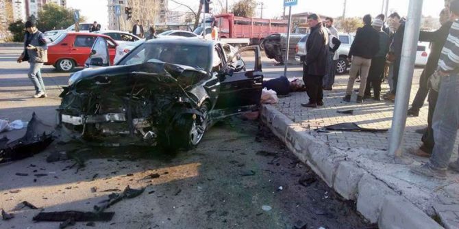Erdemli’de Trafik Kazası: 3 Ağır Yaralı