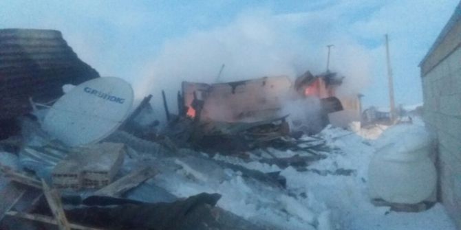 Horasan’da İki Ev Yanarak Kül Oldu