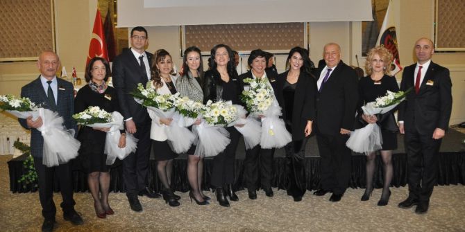 İlkokula Başlayacak Öğrenciler Kayıt Sırasını, Öğretmen Ve Eğitim Programlarını Noter Huzurunda Seçti