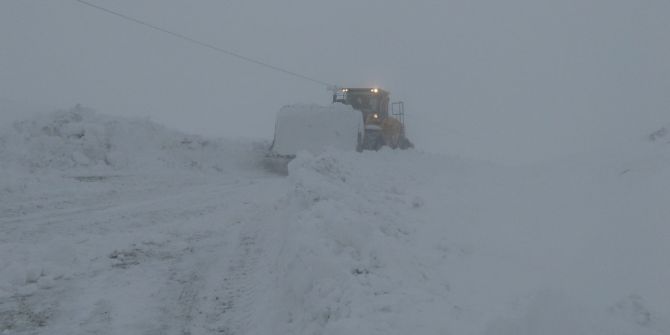 Hakkari’de 32 Köy İle 131 Mezra Yolu Ulaşıma Kapandı