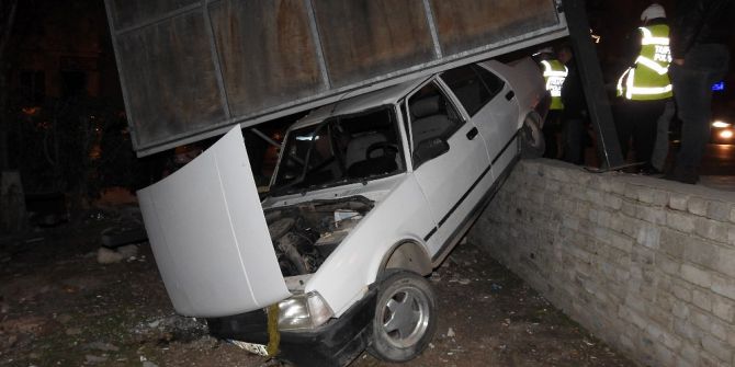 Manisa’da Polis Uygulamasından Kaçmak İsteyen Sürücü Kaza Yaptı
