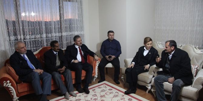 Ak Partili Heyet, Referandumda ‘Evet’ Diyeceklerini Açıklayan Muhtarları Ziyaret Etti