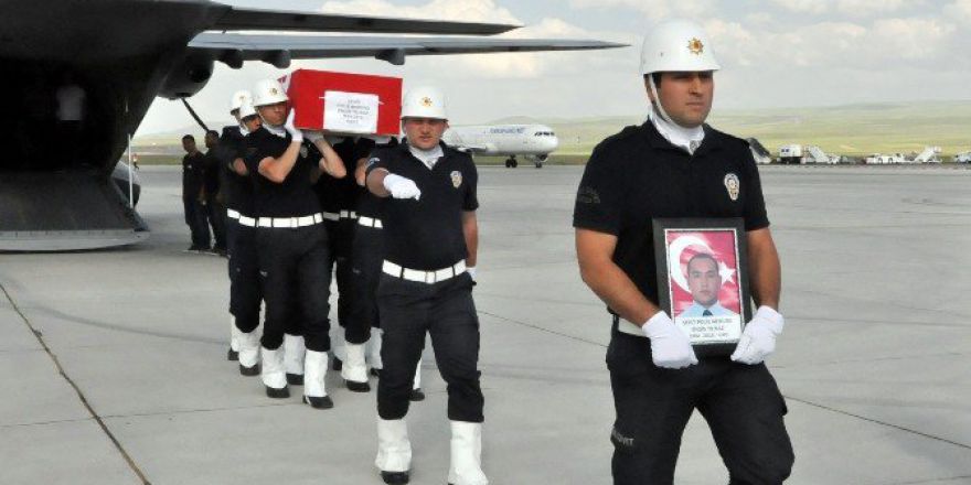 Şehit Polis Memuru Engin Yılmaz’ın Cenazesi Kars’a Getirildi