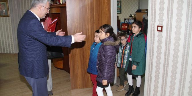 Başkan Vekili Özak, Düş Bahçesi Okul Yönetimi Ve Öğrencilerini Ağırladı