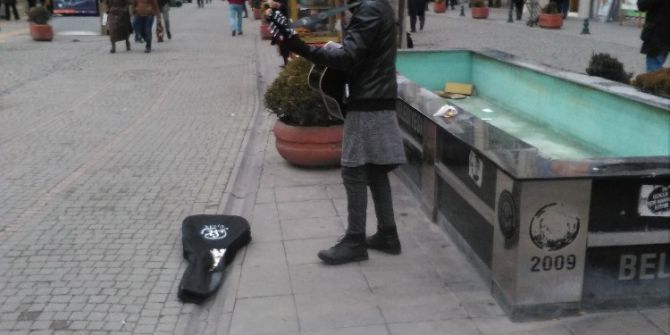Soğuk Havalarda Vatandaşların İçini Sokak Sanatçıları Isıtıyor