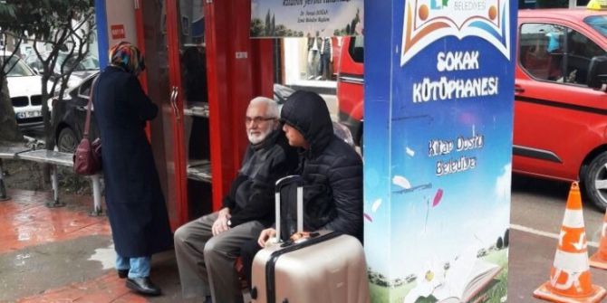 İzmit’te Sokak Kütüphanelerine Zarar Veriliyor