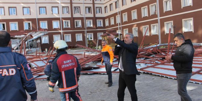 Siirt’te Kız Yurdunun Çatısı Çöktü