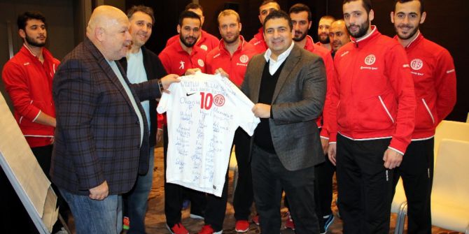 Antalyaspor Hentbol Takımı Başkan Öztürk’ün Misafiri Oldu