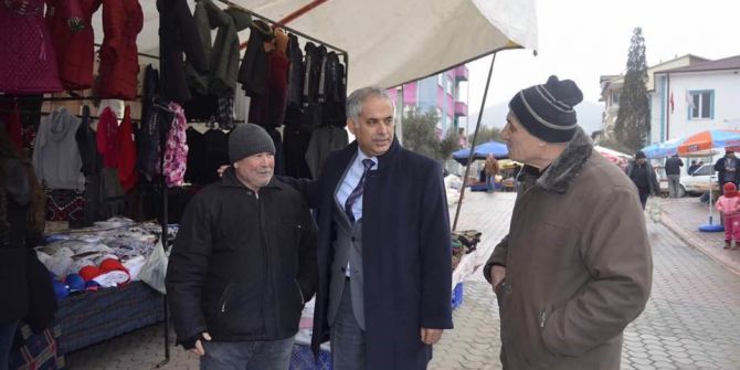 Başkan Yaman Pazar Esnafını Gezdi