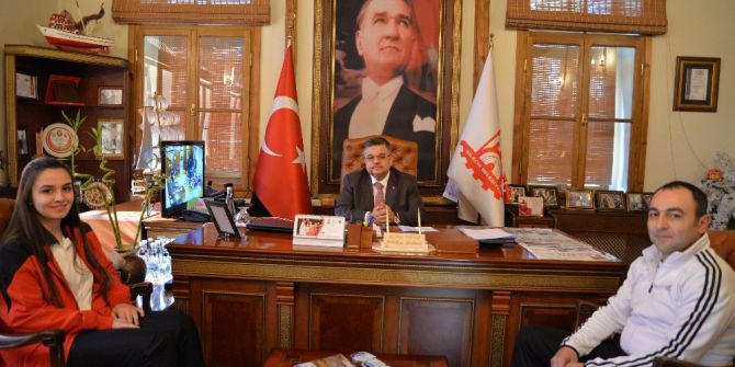 Başkan Yağcı Başarılı Sporcuyu Kabul Etti