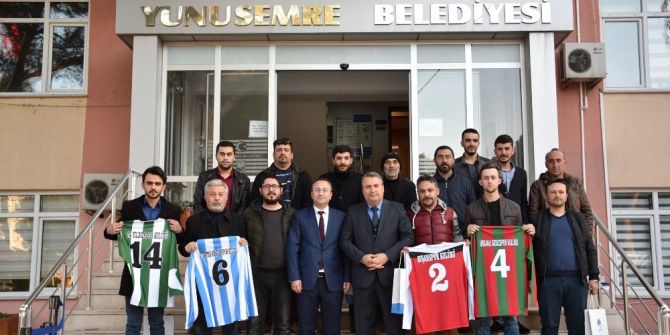 Yunusemre’den Turgutlulu Amatör Takımlara Forma Desteği