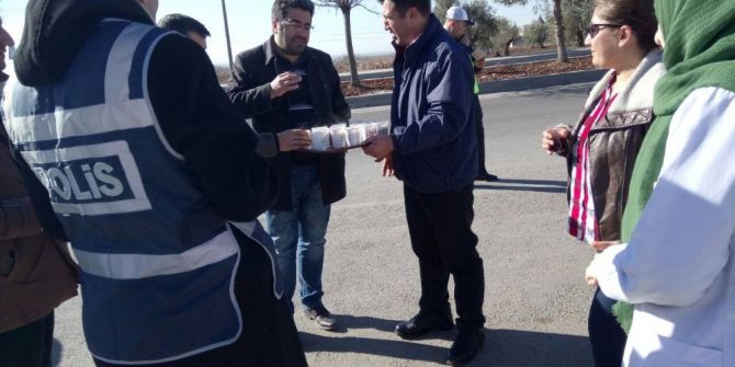 Kontrol Noktasındaki Polislere Çorba İkramı