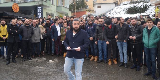 Yarı Açık Alanlarda Sigaranın Yasaklanmasını Kepenk İndirerek Protesto Ettiler