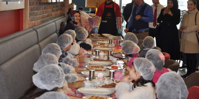 Minik Öğrenciler Yiyeceklerini Kendileri Hazırladı