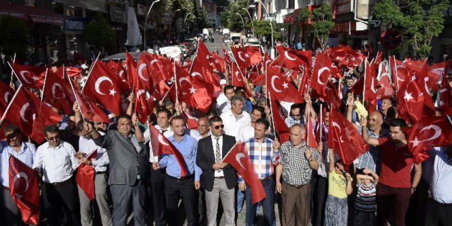 Gümüşhane’de Sağlık Ve Sosyal Hizmet Çalışanlarından Darbe Tepkisi