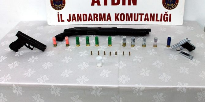 Uyuşturucu Taciri Ruhsatsız Silahlarla Yakalandı