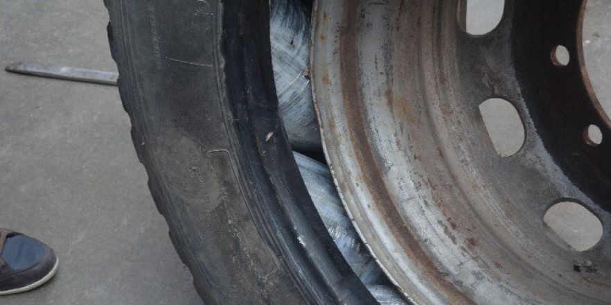 Kamyon Tekerinden Uyuşturucu Çıktı