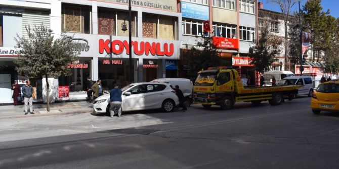 Elektrik Direği Faciayı Önledi