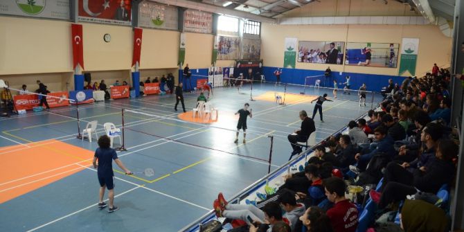 Büyükler Badminton Türkiye Şampiyonası Başladı