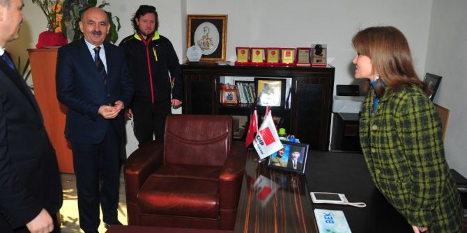 Bakan Müezzinoğlu, Chp’yi Ziyaret Etti