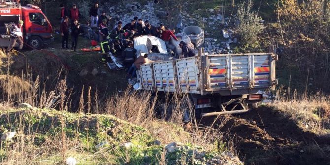 Beton Yüklü Kamyon Şarampole Uçtu: 1 Ölü
