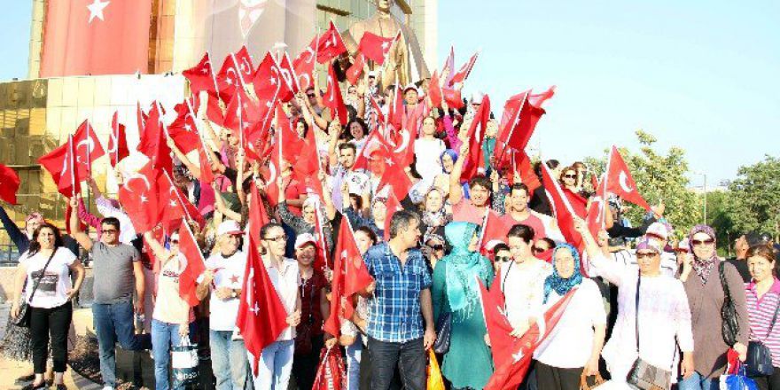 Aydın’da Devlet Millet El Ele Demokrasiye Sahip Çıktı
