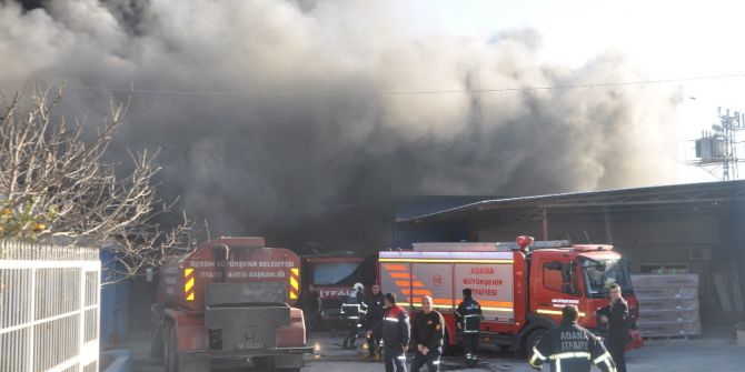 Adana’da Mobilya Fabrikasında Yangın