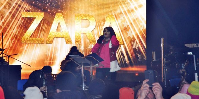 Dondurucu Soğukta Zara Konseri