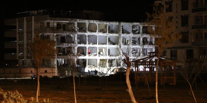 Patlama Sonrası Enkaz Kaldırma Çalışmaları Başlatıldı