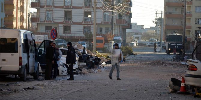 Şanlıurfa’da Patlamanın Zarar Verdiği Binalara Türk Bayrakları Asıldı