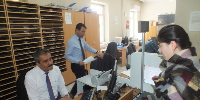 Yeni Kimlik Kartları İçin Hafta Sonu Mesaisi