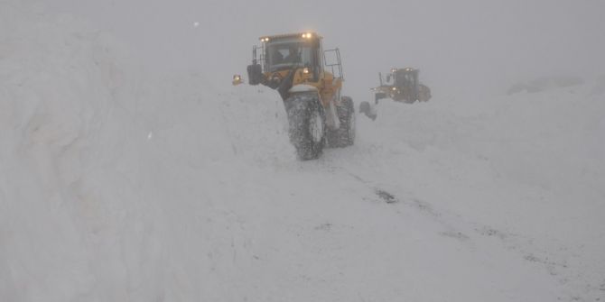 Hakkari’de 15 Köy İle 77 Mezra Yolu Ulaşıma Kapandı