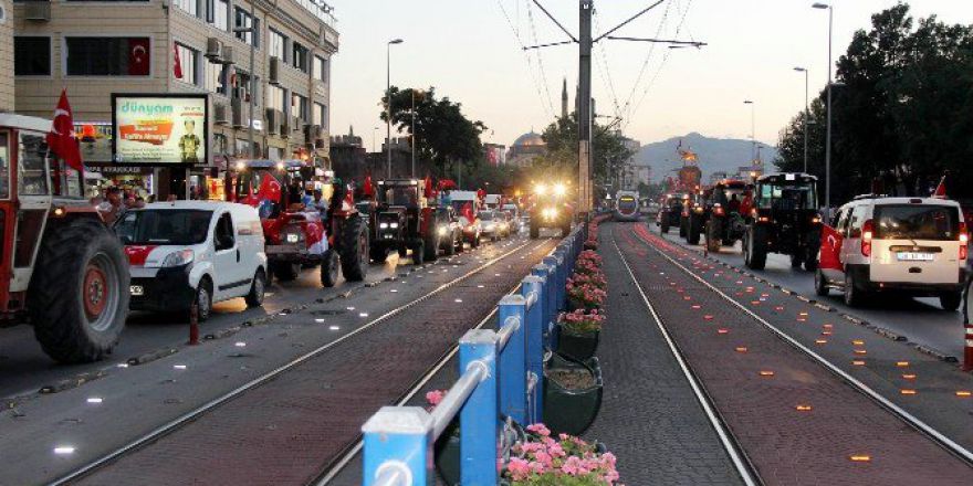 Yüzlerce Traktör Demokrasi İçin Tur Attı