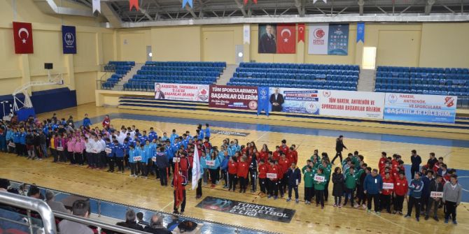 Anadolu Yıldızlar Ligi Hentbol Çeyrek Final Müsabakaları Başladı