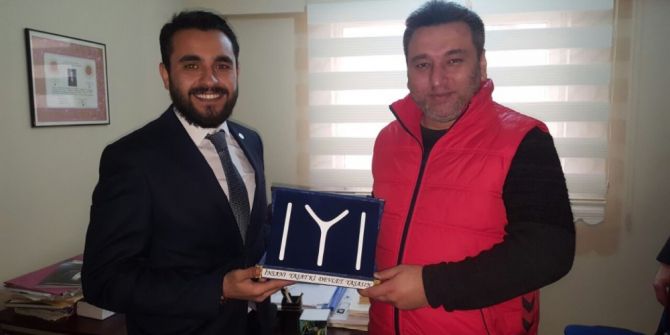 Ak Gençlerden Ülkü Ocaklarına Ziyaret