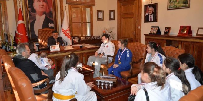 Başarılı Sporculardan Başkan Yağcı’ya Ziyaret