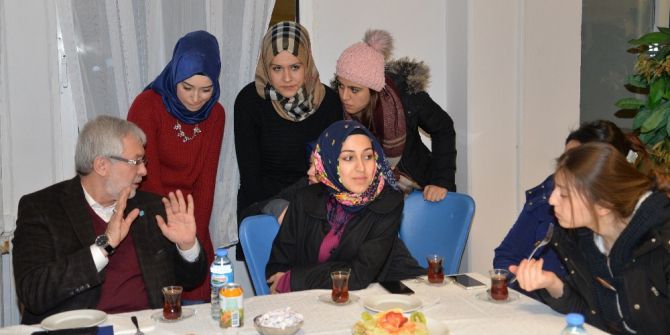 Rektör Ulcay’dan Kız Öğrencilere Ziyaret
