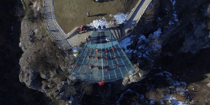 Dünyada İlk Kez Cam Teras Üzerinde Voleybol Oynandı