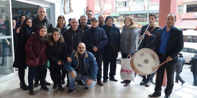 Emekliliğini Davul Zurna İle Kutladı