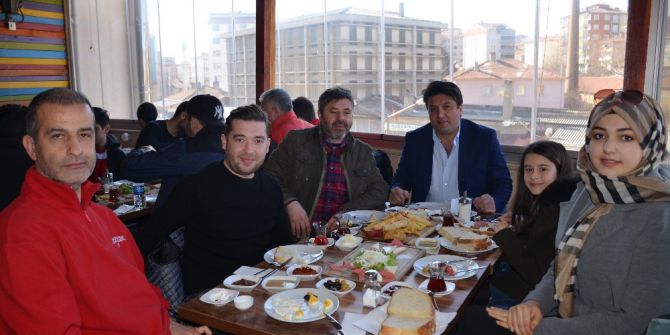 Bilecikspor Maç Sabahı Kahvaltı İle Moral Topladı