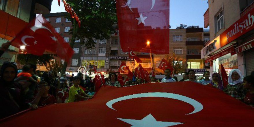 Bağcılar, 15 Temmuz Şehitleri İçin Yürüdü