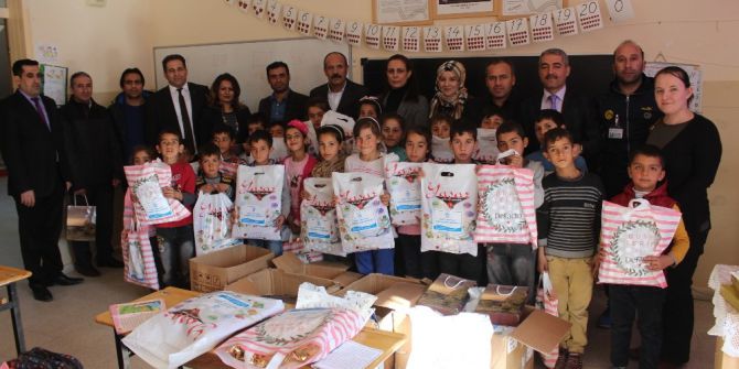 Samsat’ta Öğrencilere Mavi Umutlar Derneğinden Yardım