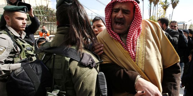 İsrail Askeri, El Halil Camisi’nde Toplanan Cemaati Dağıttı