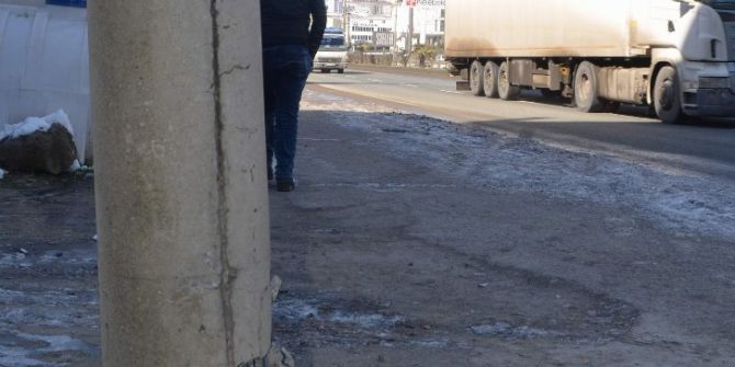 Bu Yolda Kaza "Geliyorum" Diyor