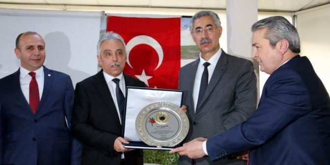 Hatso’dan Defterdar Yıldırım’a Plaket