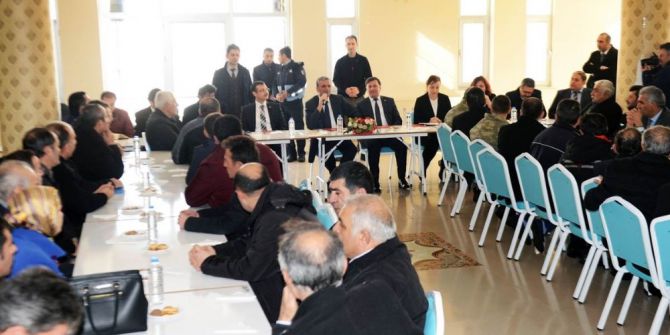 Vali İbrahim Özefe, Posof İlçesinde Muhtarlarla Bir Araya Geldi