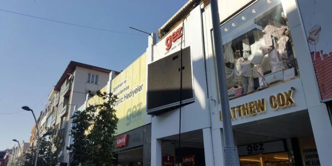 Mağazada Çıkan Yangın Korkuttu