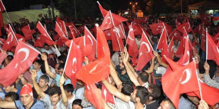 Demokrasi Nöbetinin Minik Kahramanları